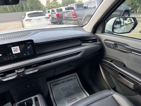 Used 2024 Kia EV9 Light Long Range RWD image 22