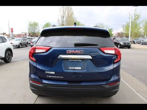 Used 2022 GMC Terrain SLE w/ Driver Convenience Package FWD image 8