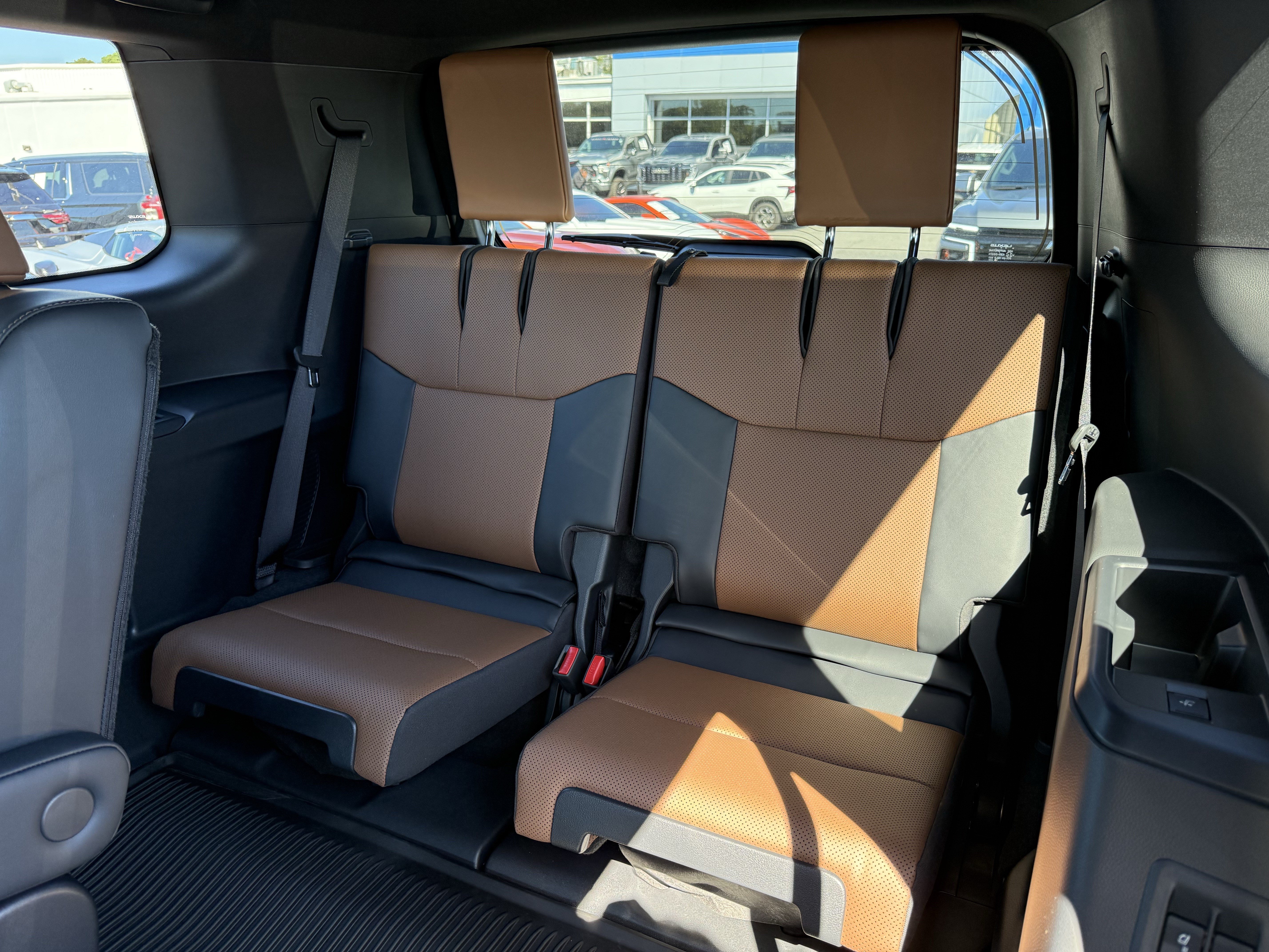 Used 2026 Lexus GX 550 w/ Accessory Package (2T) AWD/4WD image 36