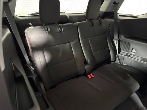 Used 2024 Ford Explorer XLT AWD/4WD image 18
