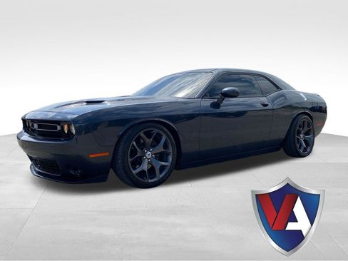 Used 2018 Dodge Challenger SXT Plus RWD image 1