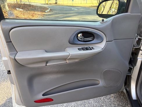 Used 2005 Chevrolet TrailBlazer LS image 21