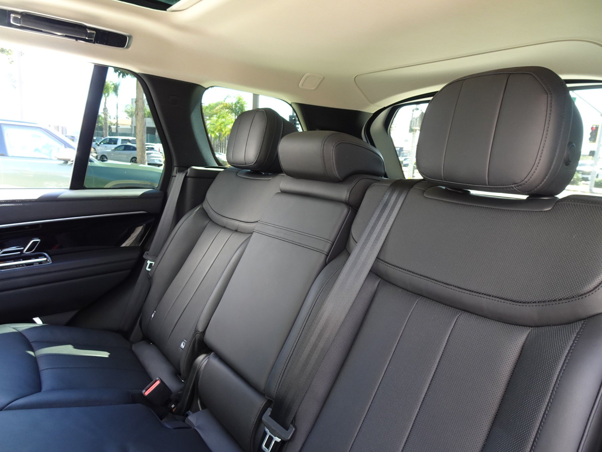Used 2023 Land Rover Range Rover SE AWD/4WD image 16