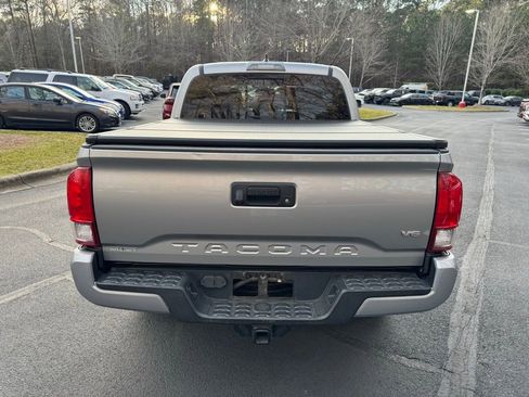 Used 2017 Toyota Tacoma TRD Sport image 16