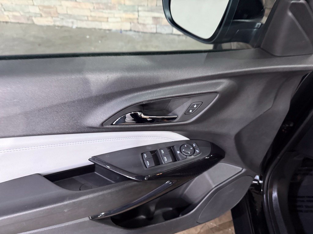 Used 2025 Chevrolet Trax LT FWD image 12