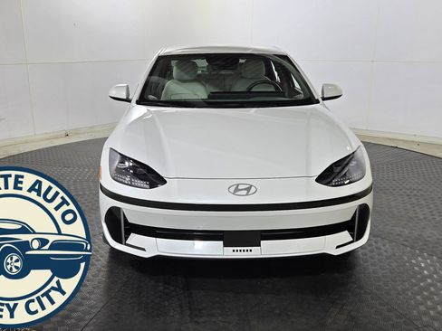 Used 2023 Hyundai Ioniq 6 SEL image 2