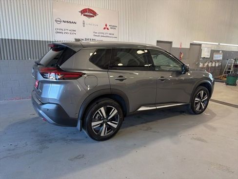 Used 2023 Nissan Rogue SL w/ SL Premium Package image 3