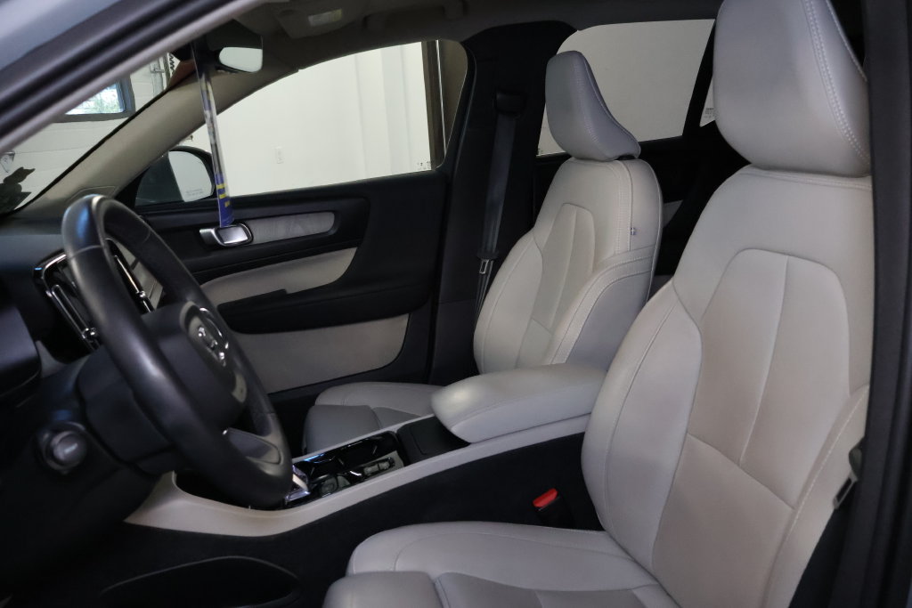 Used 2024 Volvo XC40 B5 Plus AWD/4WD image 15