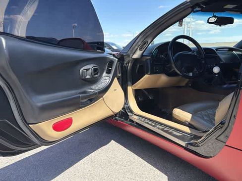 Used 1998 Chevrolet Corvette Convertible w/ Performance Handling Pkg image 10