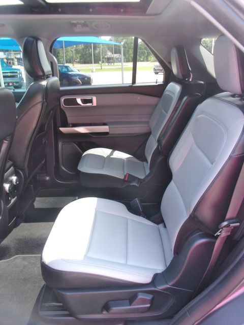 Used 2021 Ford Explorer XLT w/ Equipment Group 202A AWD/4WD image 27