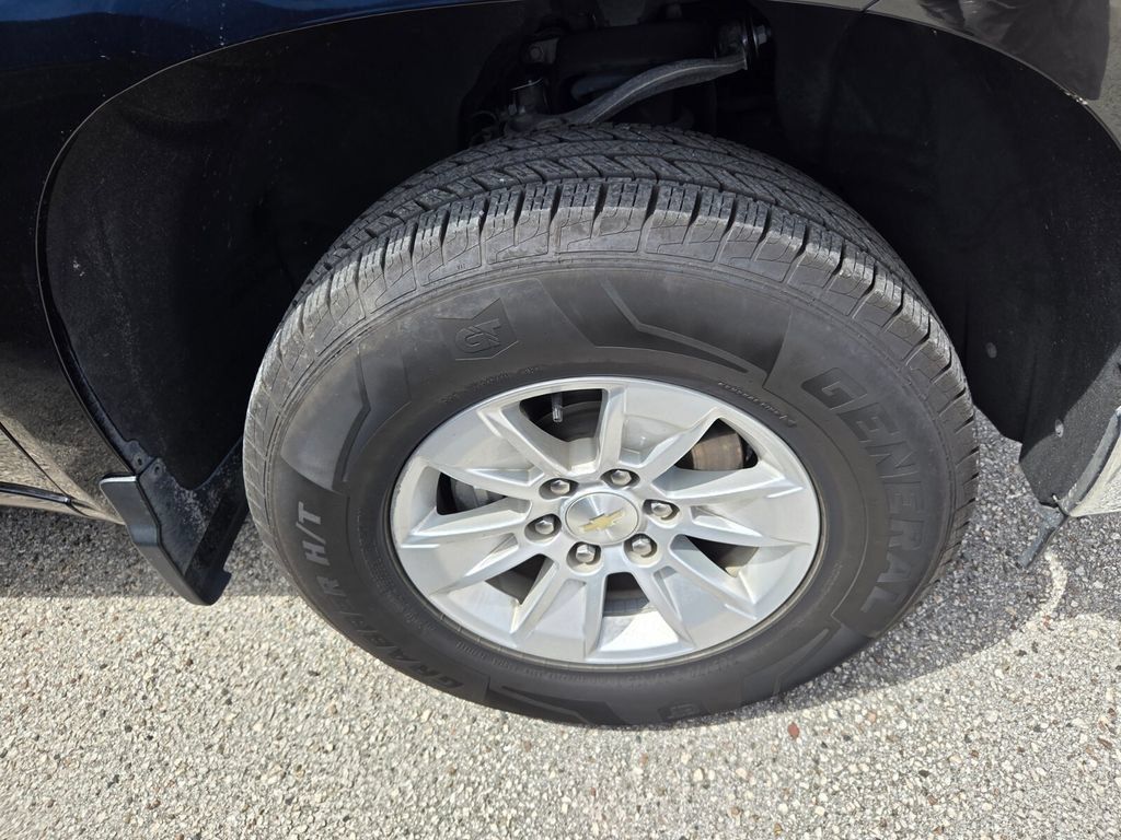 Used 2022 Chevrolet Silverado 1500 LT AWD/4WD image 5