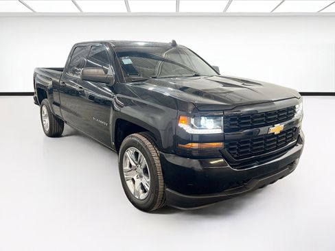 Used 2018 Chevrolet Silverado 1500 Custom w/ Custom Value Package image 3