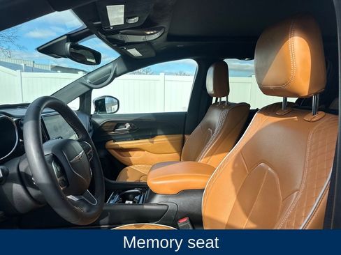 Used 2023 Chrysler Pacifica Pinnacle image 8