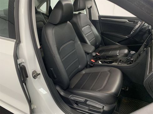 Used 2018 Volkswagen Passat 2.0T SE image 24