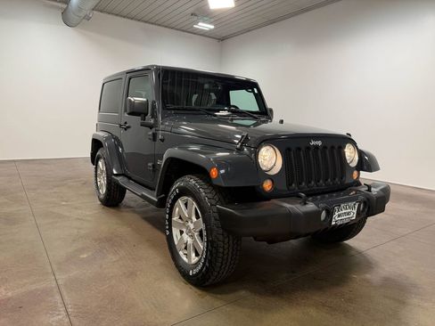 Used 2016 Jeep Wrangler Sahara w/ Dual Top Group image 28