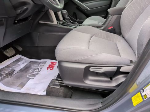 Used 2025 Toyota Corolla Cross AWD Hybrid w/ Moonroof Package image 16