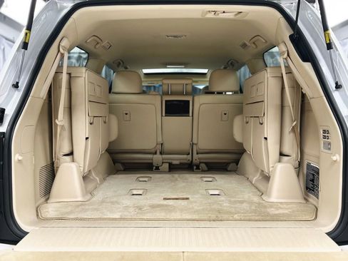 Used 2013 Lexus LX 570 4WD w/ Luxury Pkg image 45