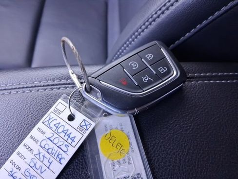 Used 2025 Cadillac XT4 Premium Luxury image 24