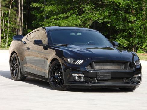 Used 2017 Ford Mustang GT w/ Black Accent Package RWD image 20
