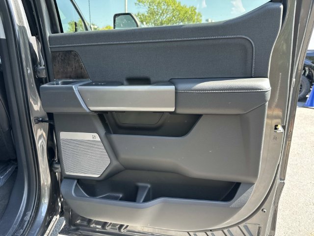 New 2026 Ford F250 Lariat w/ Black Appearance Package AWD/4WD image 40