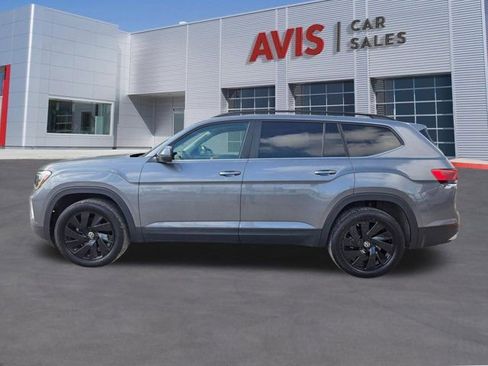 Used 2025 Volkswagen Atlas SE FWD image 11