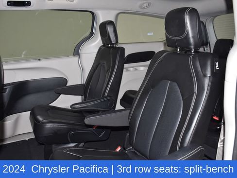 Used 2024 Chrysler Pacifica Touring-L FWD image 27
