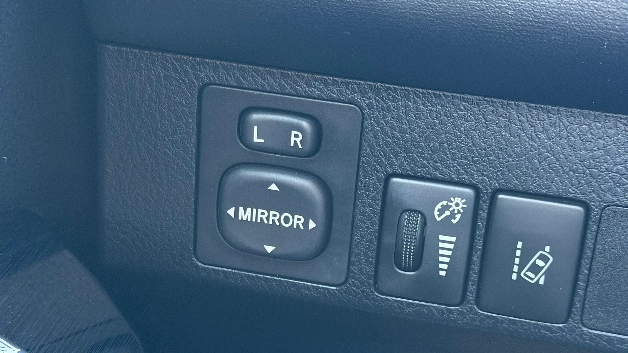 Used 2017 Toyota RAV4 Limited w/ Advanced Technology Package AWD/4WD image 15