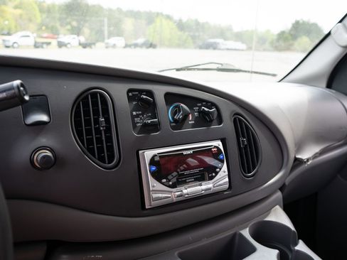 Used 2003 Ford E-450 and Econoline 450 RWD image 19