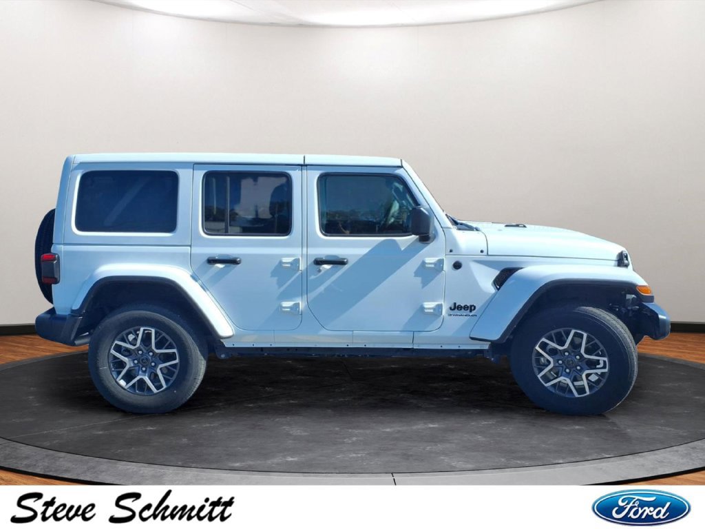 Used 2026 Jeep Wrangler Unlimited Sahara AWD/4WD image 23
