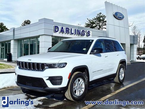 Used 2023 Jeep Grand Cherokee Laredo image 1