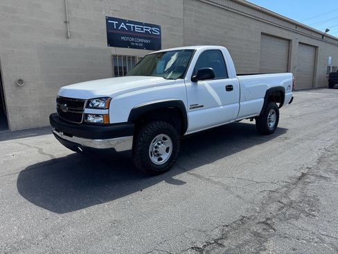Used 2007 Chevrolet Silverado 2500 W/T w/ Heavy-Duty Power Package AWD/4WD image 3