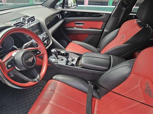 Used 2023 Bentley Bentayga AWD/4WD image 15