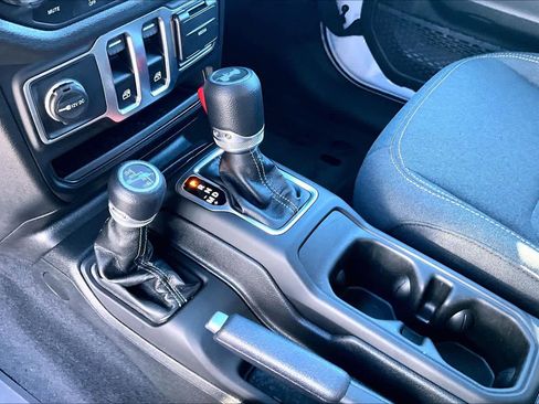 Used 2025 Jeep Wrangler Sport image 15