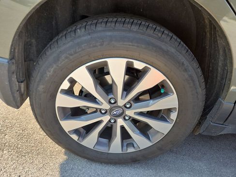 Used 2018 Subaru Outback 3.6R Touring w/ Popular Package #3 AWD/4WD image 4