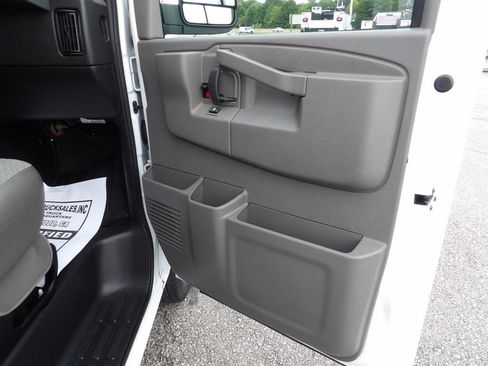 Used 2025 Chevrolet Express 3500 LT w/ LT Preferred Equipment Group RWD image 40