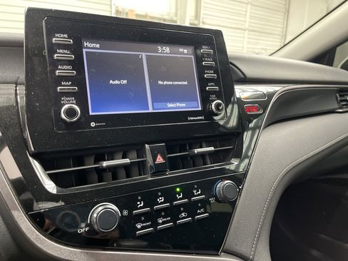 Used 2021 Toyota Camry LE image 24