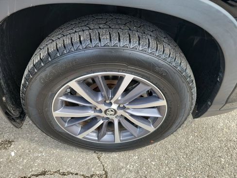 Used 2018 Toyota Highlander XLE image 10