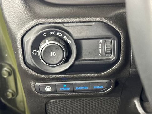 Used 2023 Jeep Wrangler Unlimited image 18