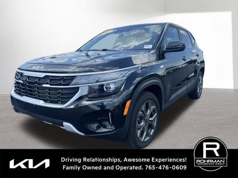 Used 2024 Kia Seltos LX AWD/4WD image 1