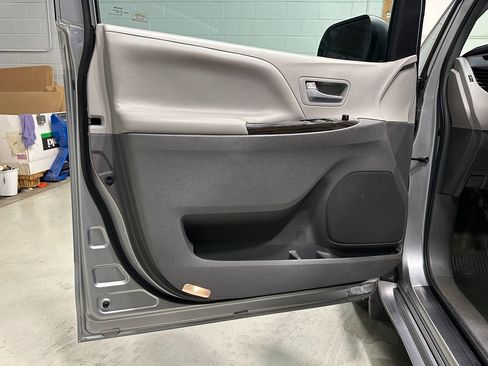 Used 2017 Toyota Sienna XLE w/ Protection Package AWD/4WD image 25