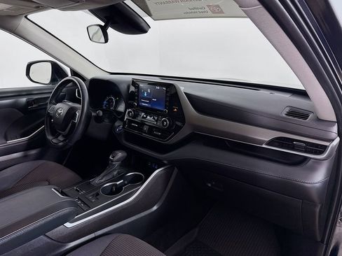 Certified 2022 Toyota Highlander LE image 29