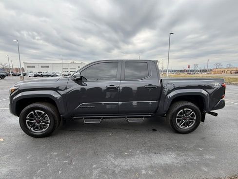 Used 2024 Toyota Tacoma TRD Sport image 5