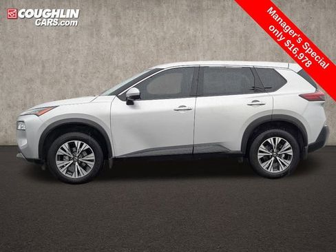 Used 2021 Nissan Rogue SV image 4