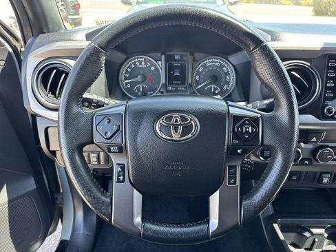 Used 2022 Toyota Tacoma TRD Off-Road AWD/4WD image 19