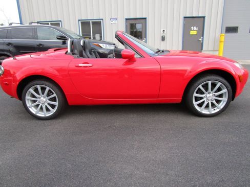 Used 2007 MAZDA MX-5 Miata Grand Touring w/ Premium Pkg image 9
