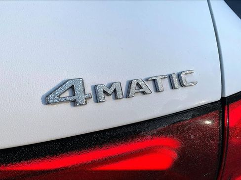 Used 2025 Mercedes-Benz GLC 350e 4MATIC image 10