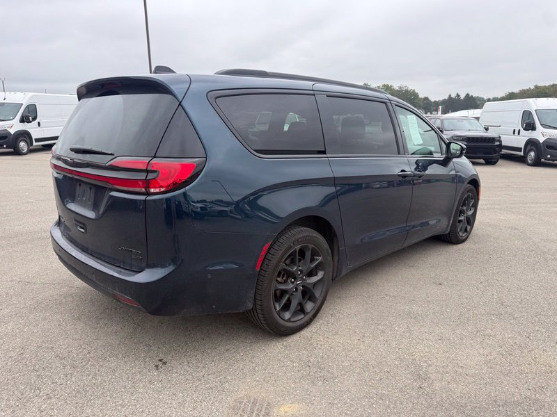 Used 2023 Chrysler Pacifica Limited w/ Uconnect Theater Family Group AWD/4WD image 17