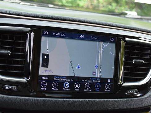 Used 2019 Chrysler Pacifica Touring-L Plus FWD image 16