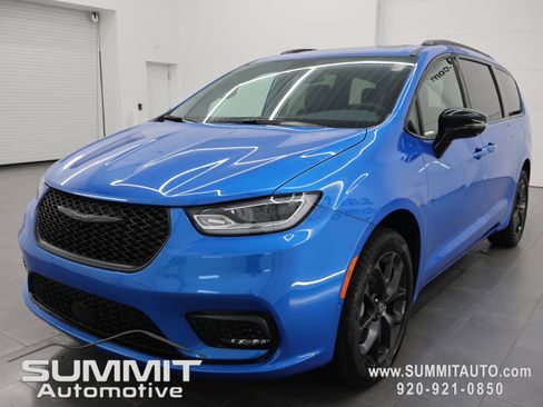 New 2026 Chrysler Pacifica Limited w/ S Appearance Package AWD/4WD image 7