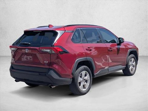 Used 2021 Toyota RAV4 XLE w/ Convenience Package FWD image 5
